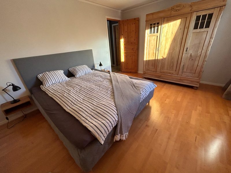 Großes Schlafzimmer OG - Large Upstairs Bedroom